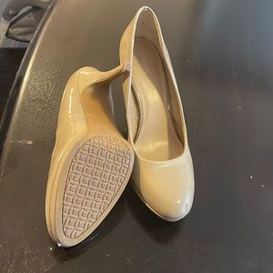 Nude size 9heels